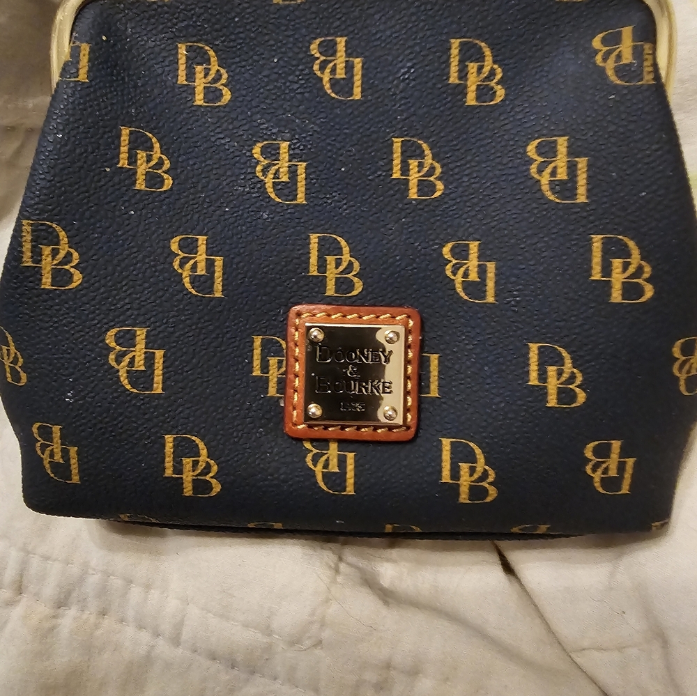 Dooney & Bourke Cin Purse Credit Card Holder - Picture 7 of 7